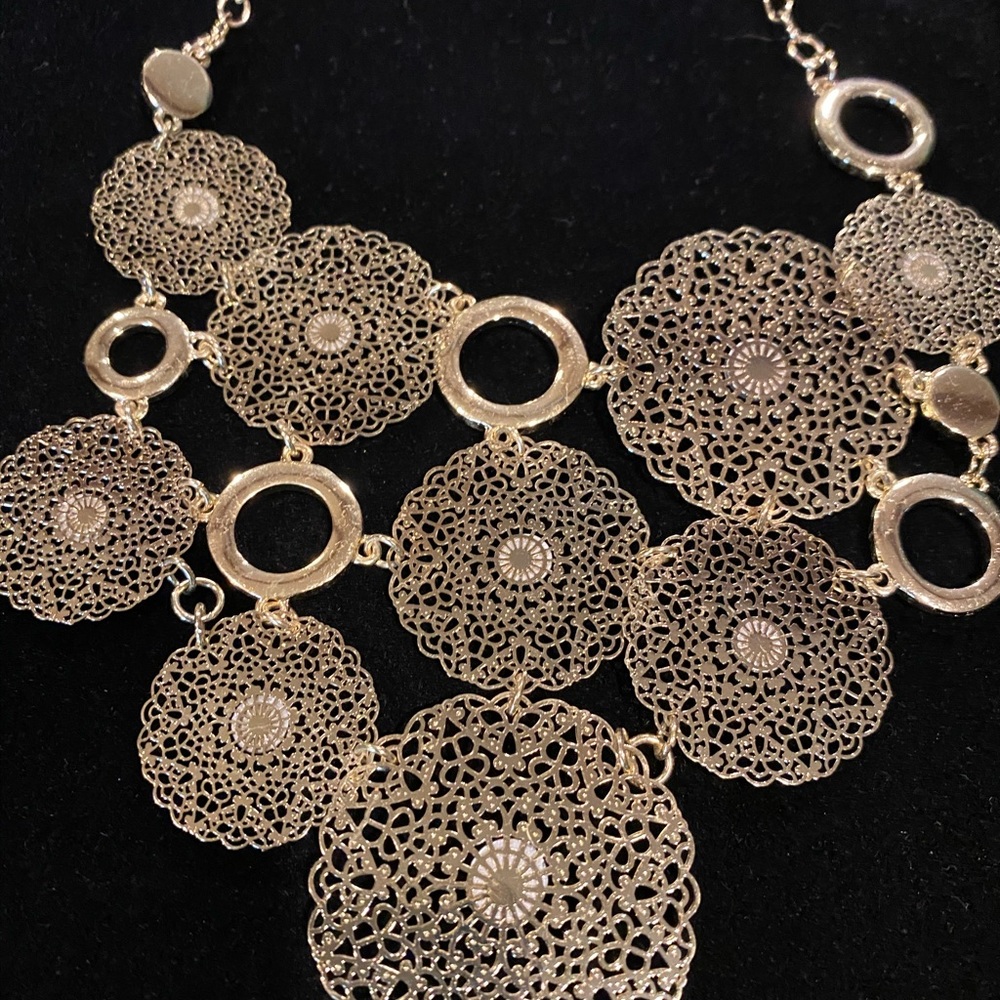 Erica Lyons signed statement necklace filigree - Picture 6 of 6